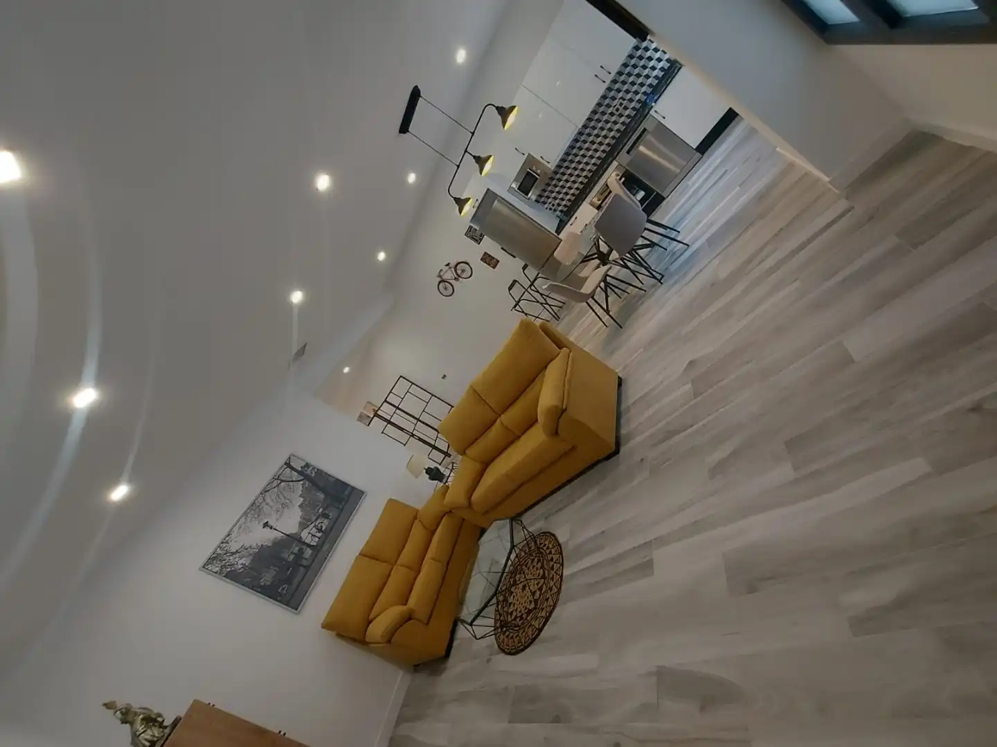 Loft de lloguer a Calle Frigiliana, 8, Los Guindos - Parque Mediterráneo - Santa Paula Sala d'estar de Loft de lloguer en Málaga Capital amb Aire condicionat