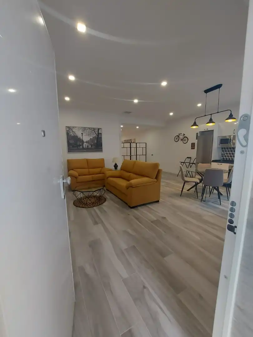 Loft de lloguer a Calle Frigiliana, 8, Los Guindos - Parque Mediterráneo - Santa Paula Sala d'estar de Loft de lloguer en Málaga Capital amb Aire condicionat