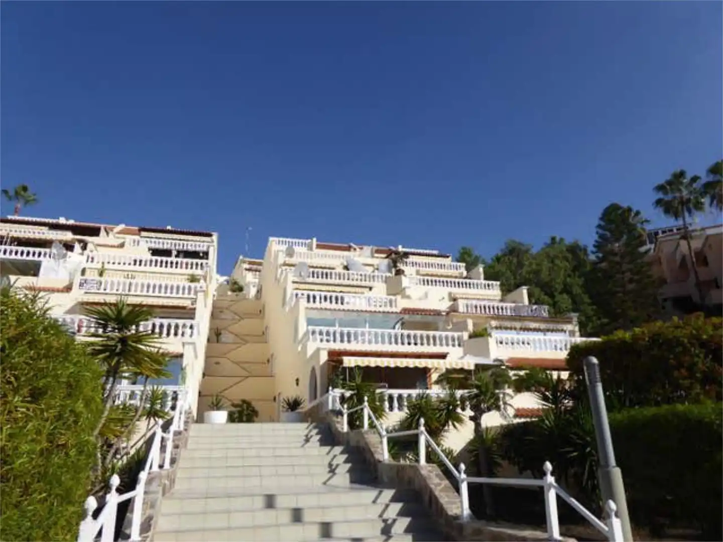 Apartamento en venta en San Eugenio Alto Vista exterior de Apartamento en venta en Adeje con Calefacción, Jardín privado y Terraza