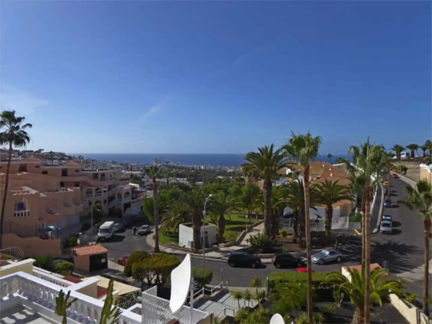 Apartamento en venta en San Eugenio Alto Vista exterior de Apartamento en venta en Adeje con Calefacción, Jardín privado y Terraza