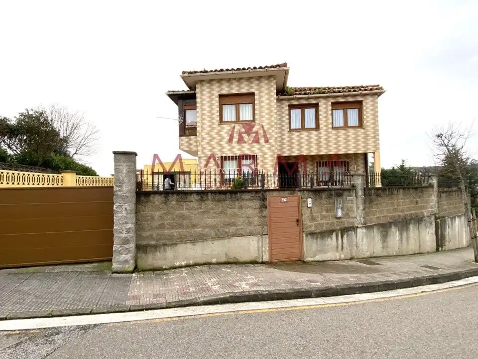 Wohnung zum Verkauf in Calle la Serna, 2, El Astillero Außenansicht von Wohnung zum Verkauf in El Astillero mit Heizung, Privatgarten und Parkett