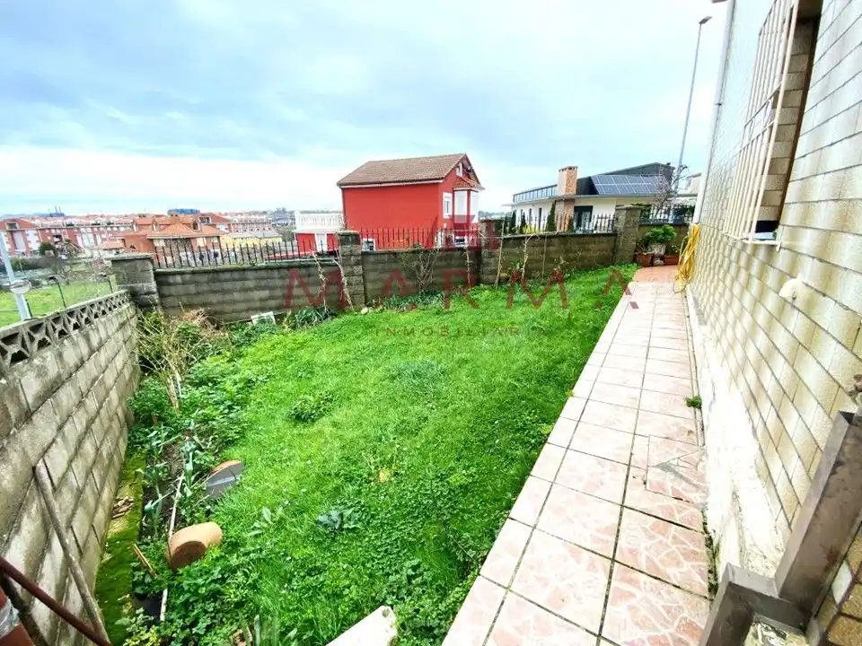 Wohnung zum Verkauf in Calle la Serna, 2, El Astillero Garten von Wohnung zum Verkauf in El Astillero mit Heizung, Privatgarten und Parkett