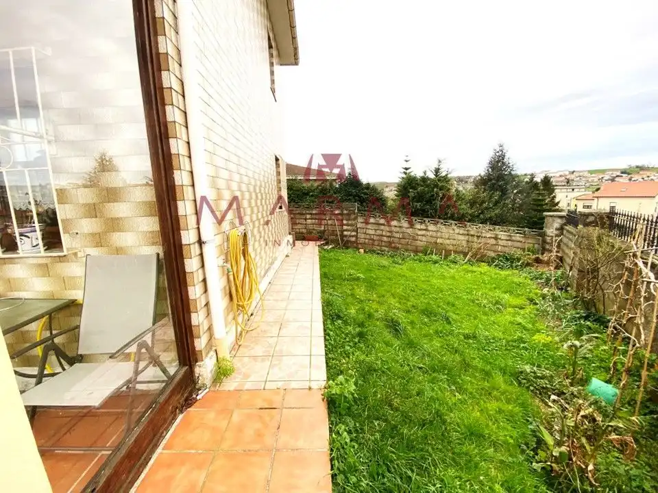 Wohnung zum Verkauf in Calle la Serna, 2, El Astillero Garten von Wohnung zum Verkauf in El Astillero mit Heizung, Privatgarten und Parkett