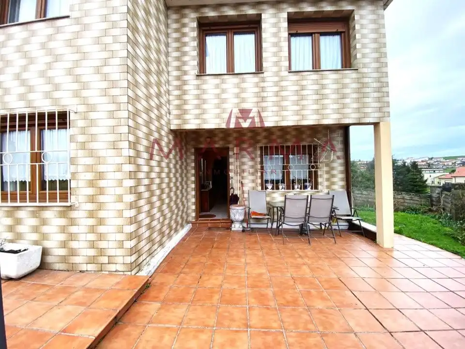 Wohnung zum Verkauf in Calle la Serna, 2, El Astillero Terrasse von Wohnung zum Verkauf in El Astillero mit Heizung, Privatgarten und Parkett