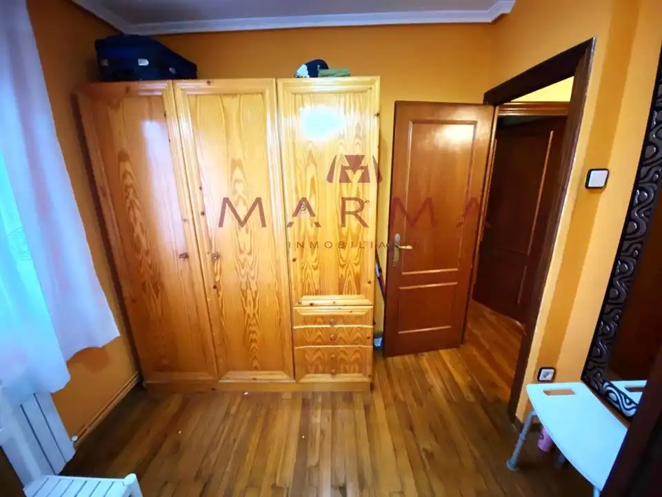 Wohnung zum Verkauf in Calle la Serna, 2, El Astillero Schlafzimmer von Wohnung zum Verkauf in El Astillero mit Heizung, Privatgarten und Parkett