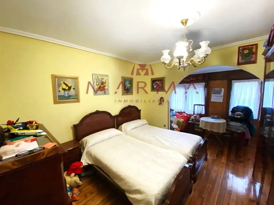 Wohnung zum Verkauf in Calle la Serna, 2, El Astillero Schlafzimmer von Wohnung zum Verkauf in El Astillero mit Heizung, Privatgarten und Parkett