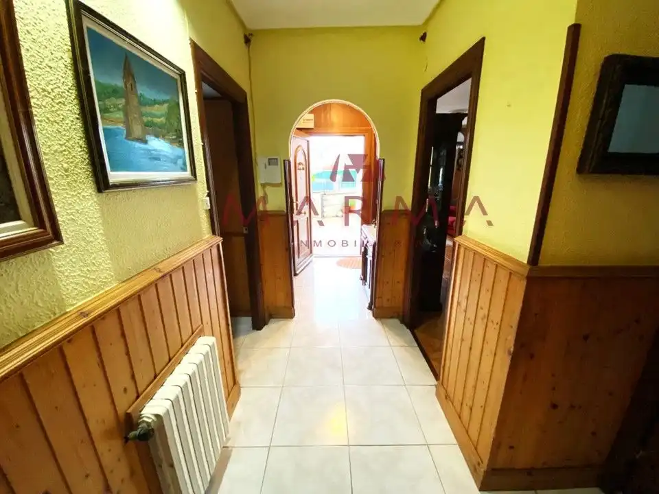 Wohnung zum Verkauf in Calle la Serna, 2, El Astillero Wohnung zum Verkauf in El Astillero mit Heizung, Privatgarten und Parkett