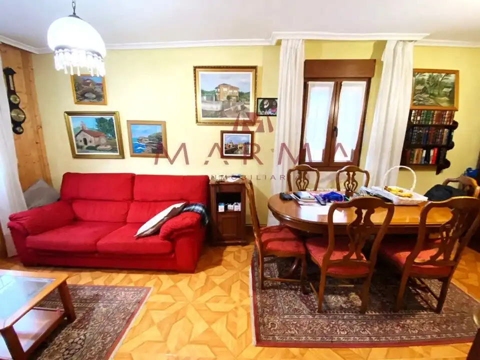 Wohnung zum Verkauf in Calle la Serna, 2, El Astillero Wohnzimmer von Wohnung zum Verkauf in El Astillero mit Heizung, Privatgarten und Parkett