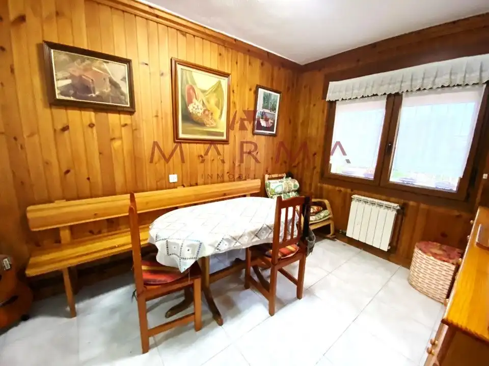 Wohnung zum Verkauf in Calle la Serna, 2, El Astillero Wohnung zum Verkauf in El Astillero mit Heizung, Privatgarten und Parkett