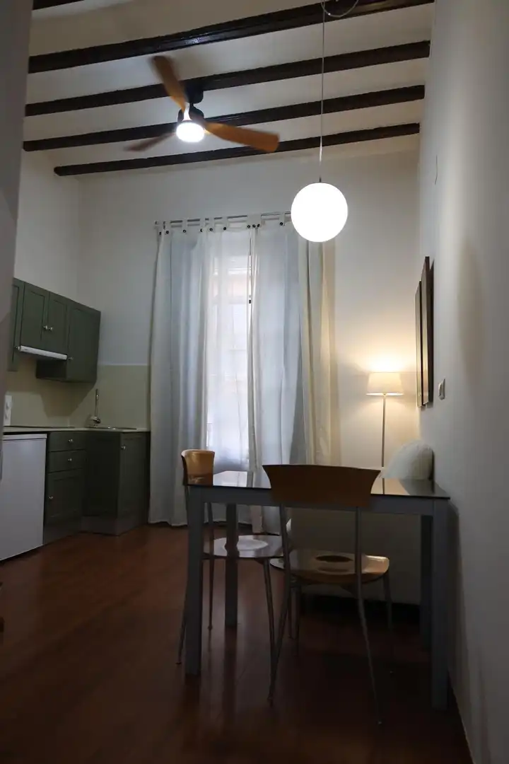 Wohnung zur Miete in Carrer de Sant Vicent, 31, Hospital - Plaza del Real Schlafzimmer von Wohnung zur Miete in Castellón de la Plana / Castelló de la Plana mit Klimaanlage und Balkon