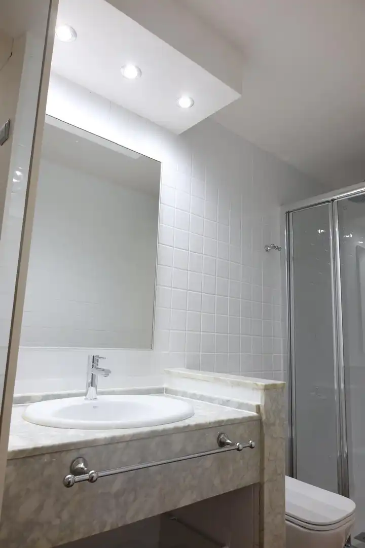 Wohnung zur Miete in Carrer de Sant Vicent, 31, Hospital - Plaza del Real Badezimmer von Wohnung zur Miete in Castellón de la Plana / Castelló de la Plana mit Klimaanlage und Balkon