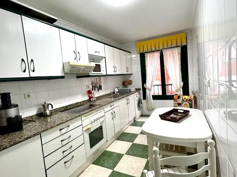Flat for rent in Calle Los Andes, 25, Gijón Kitchen of Flat for rent in Gijón