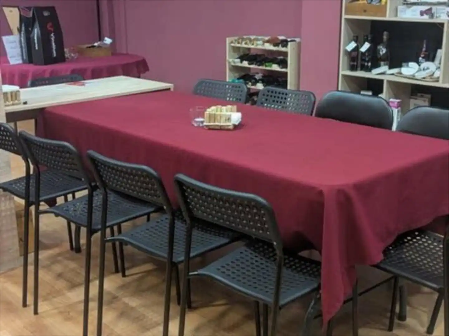Geschaftsraum zur Miete in Triana Casco Antiguo Esszimmer von Geschaftsraum zur Miete in Sevilla mit Klimaanlage