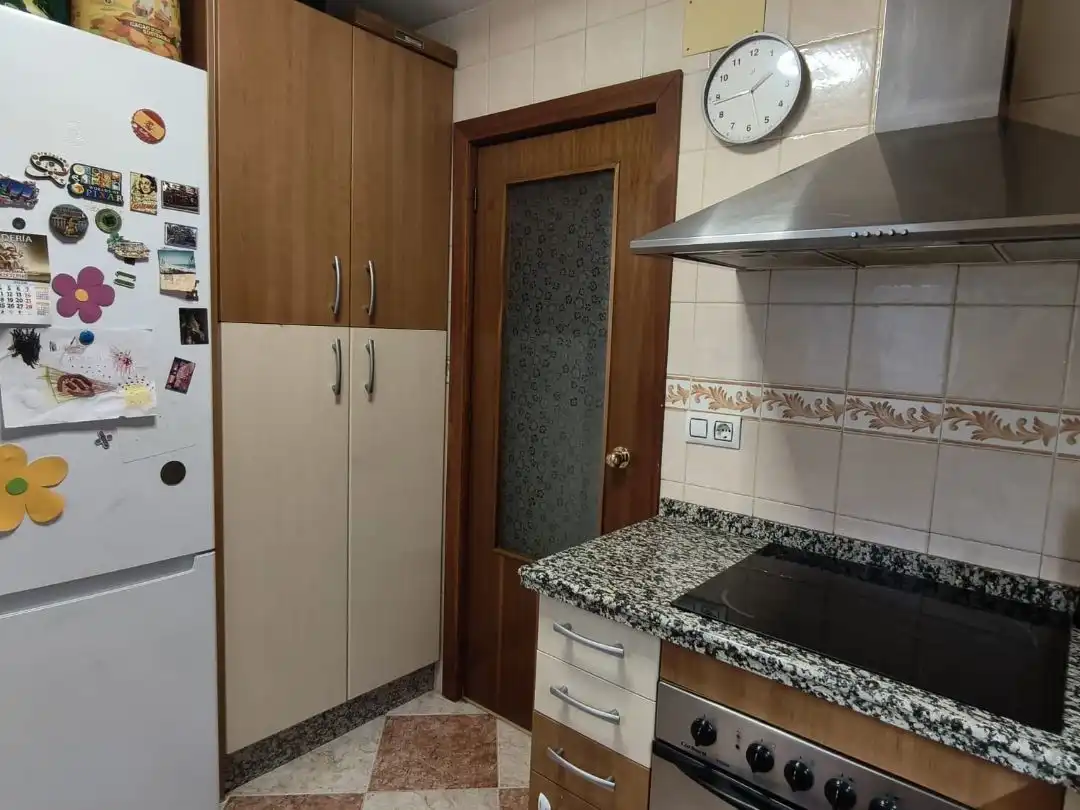 Pis en venda a Calle Satsuma, 6, Sta. Aurelia - Cantábrico - Atlàntico - La Romería Cuina de Pis en venda en Sevilla amb Aire condicionat, Calefacció i Jardí privat