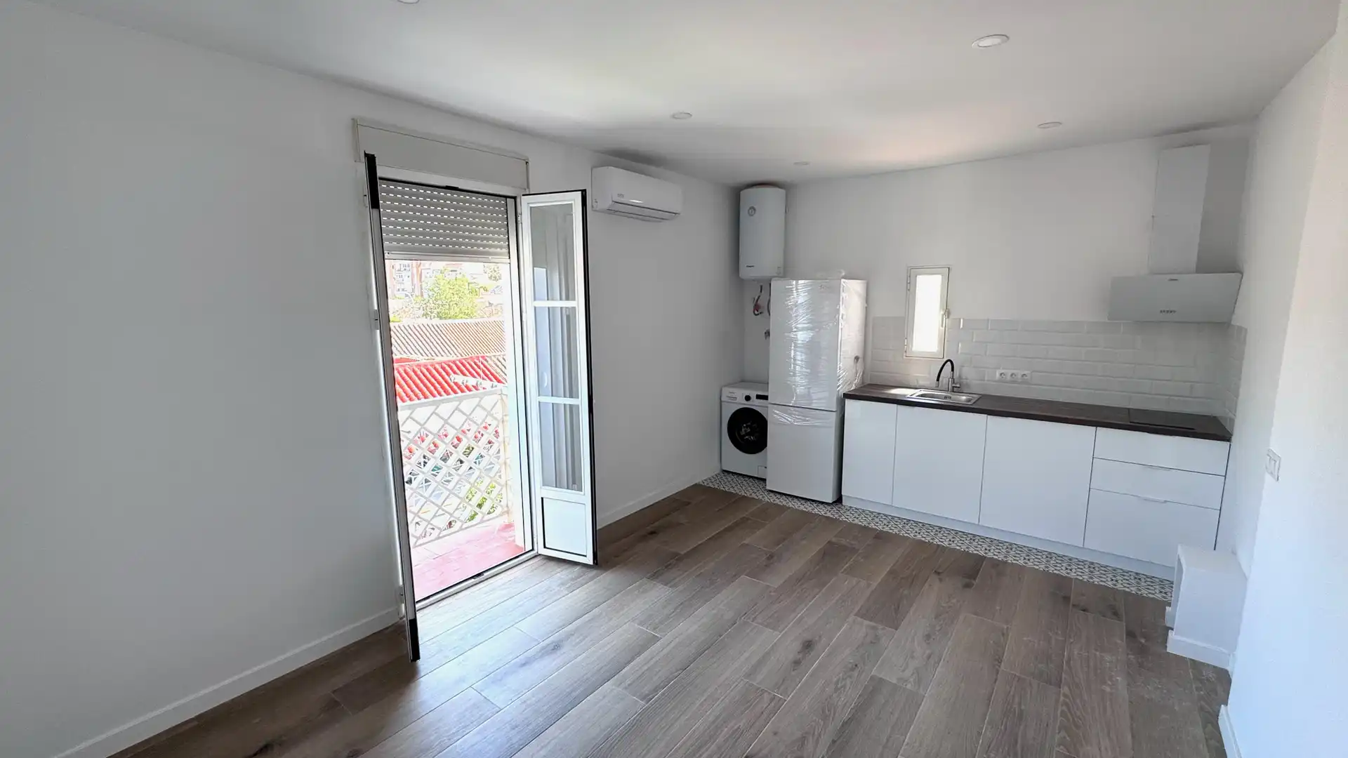 Piso de alquiler en Calle Hurtado de Amézaga, 1, Barrio de Ciudad Jardín Habitación de Piso de alquiler en Málaga con Aire acondicionado, Terraza y Balcón