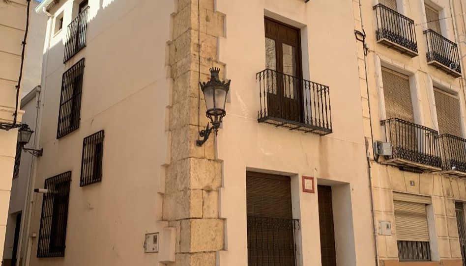 Casa adosada en venda a Carrer Major, 10, Onil, Alicante - imatge 1 Foto 1 de Casa adosada en venda a Carrer Major, 10, Onil, Alicante