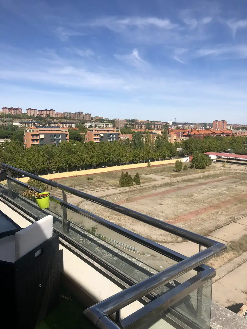 Vista exterior de Piso de alquiler en Valladolid con Aire acondicionado, Calefacción y Jardín privado