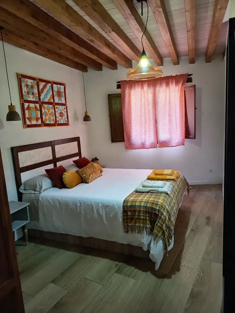 Casa adosada en venda a Calle de Rosario, 17, San Martín de Valdeiglesias Dormitori de Casa adosada en venda en San Martín de Valdeiglesias amb Aire condicionat