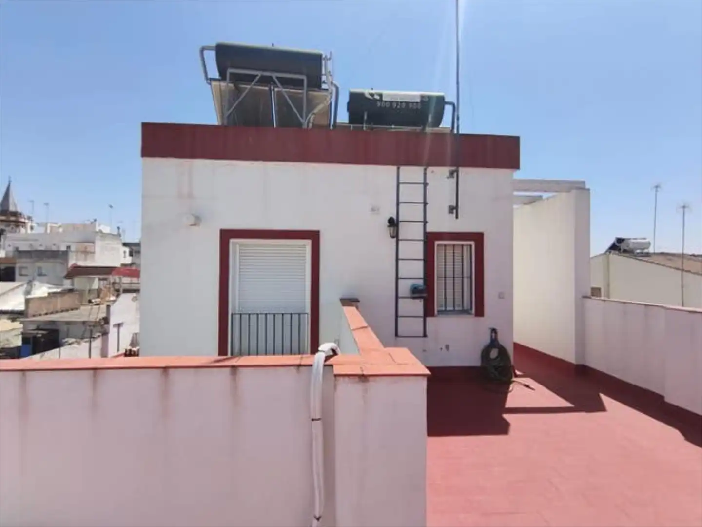 Vista exterior de Ático de alquiler en Sanlúcar la Mayor