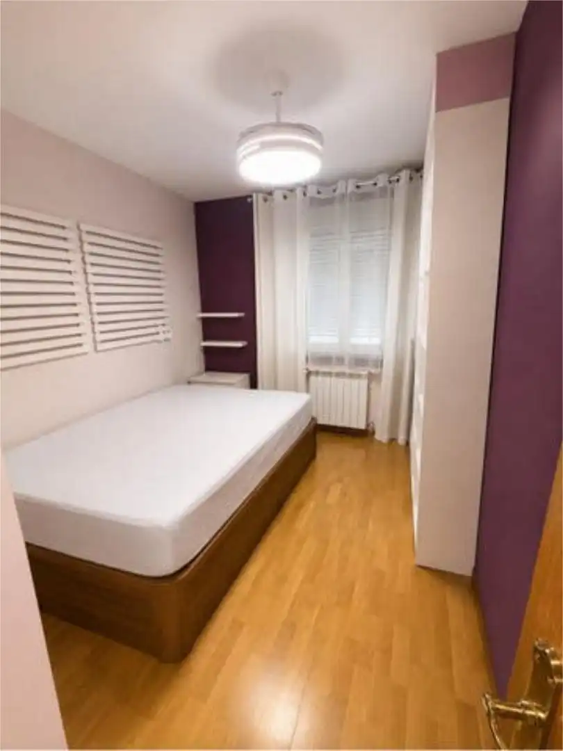 Casa adosada en venta en Urbanización San Isidro Habitación de Casa adosada en venta en Ocaña con Jardín privado, Terraza y Piscina