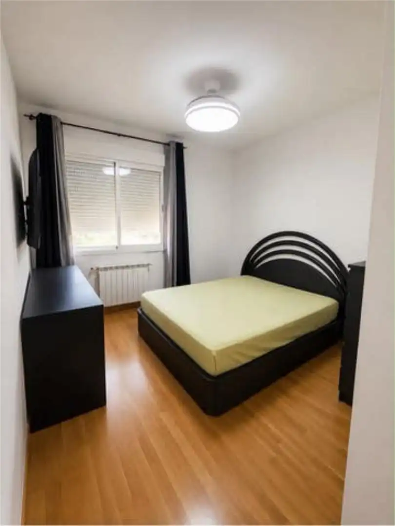 Casa adosada en venta en Urbanización San Isidro Habitación de Casa adosada en venta en Ocaña con Jardín privado, Terraza y Piscina