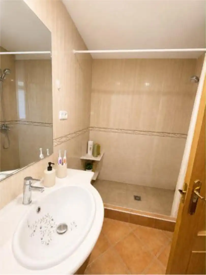 Casa adosada en venta en Urbanización San Isidro Baño de Casa adosada en venta en Ocaña con Jardín privado, Terraza y Piscina