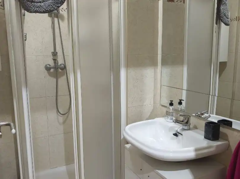 Piso de alquiler en Calle Menéndez Pelayo, 2, Centro Baño de Piso de alquiler en Puertollano con Aire acondicionado, Calefacción y Parquet