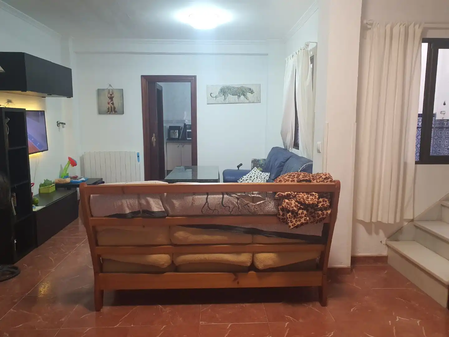Casa adosada en venda a Calle Turia, 34, Coria del Río Sala d'estar de Casa adosada en venda en Coria del Río amb Traster i Balcó