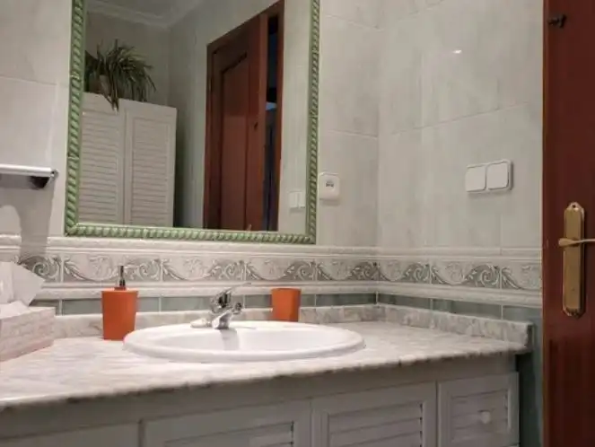 Flat for rent in Barrio Quineba, 2, Centro Bathroom of Flat for rent in Montequinto with Air Conditioner and Furnished