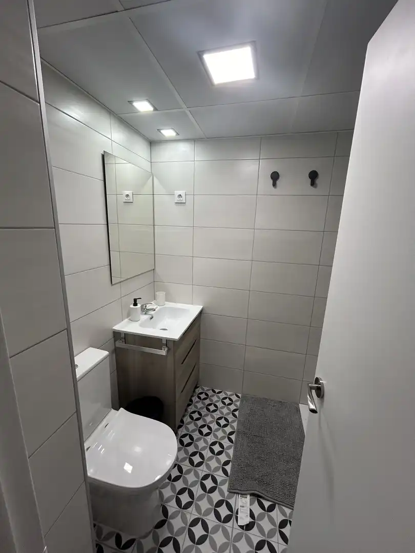 Piso de alquiler en Carrer de Sant Ramon, 165, Sant Ramón Baño de Piso de alquiler en Cerdanyola del Vallès con Aire acondicionado, Amueblado y Balcón