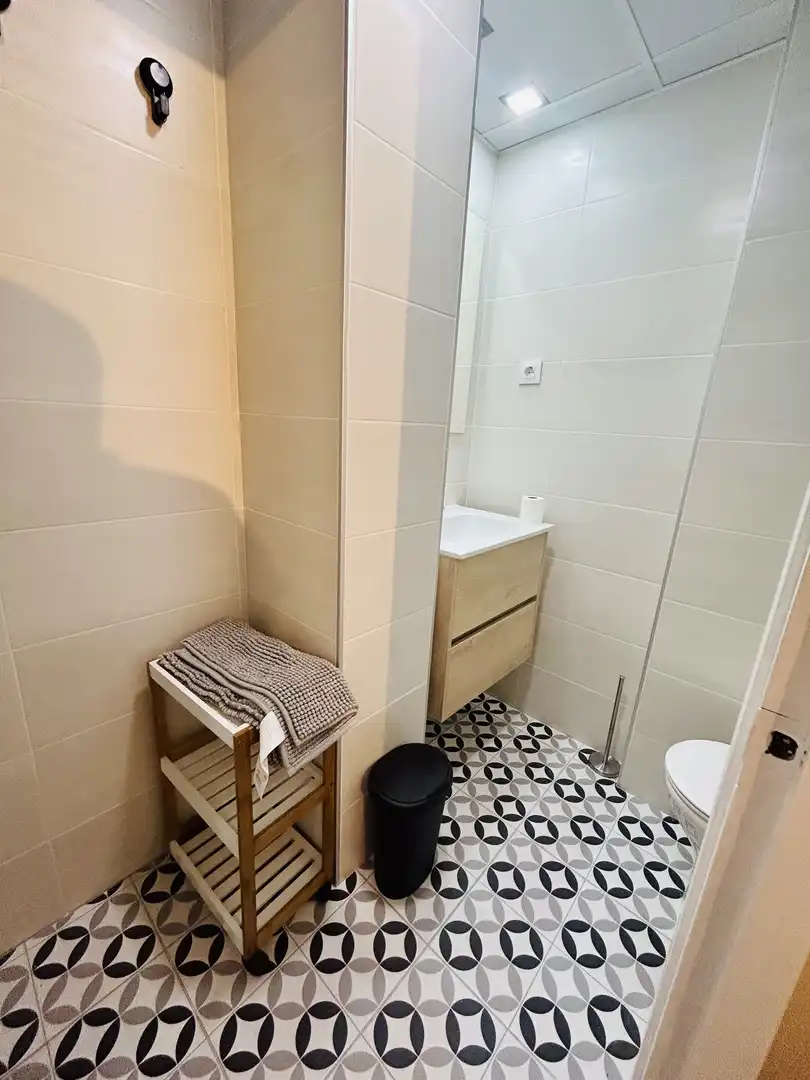 Piso de alquiler en Carrer de Sant Ramon, 165, Sant Ramón Baño de Piso de alquiler en Cerdanyola del Vallès con Aire acondicionado, Amueblado y Balcón
