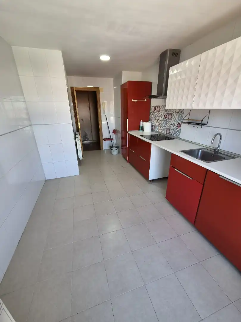 Pis en venda a Calle la Fábrica, 4, Santa María del Páramo Cuina de Pis en venda en Santa María del Páramo amb Calefacció, Parquet i Forn