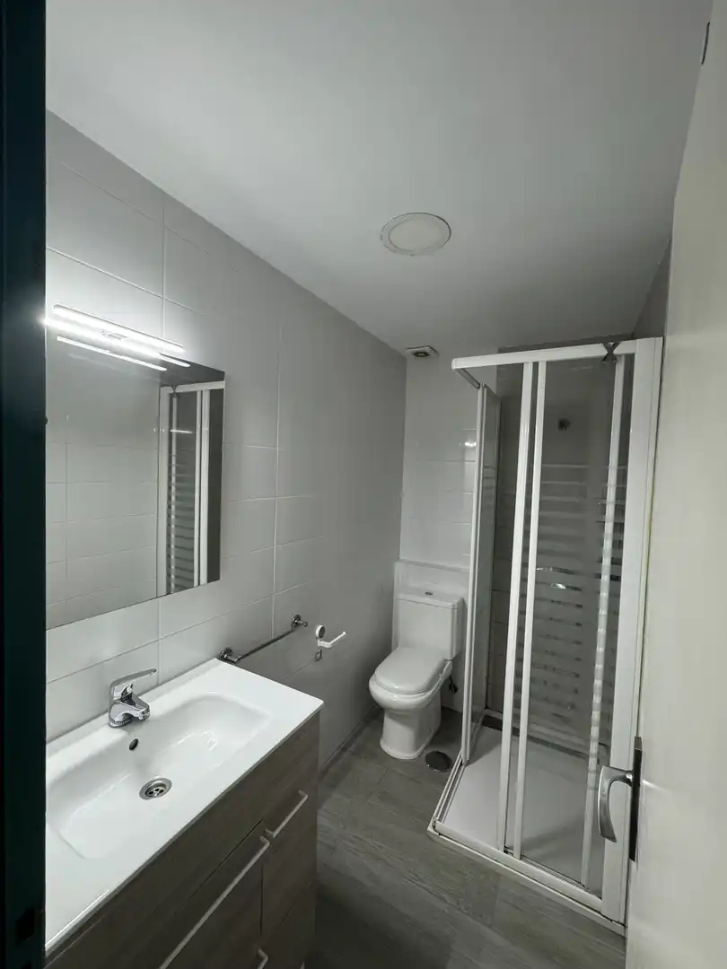 Baño de Piso para compartir en Sevilla con Aire acondicionado, Terraza y Amueblado