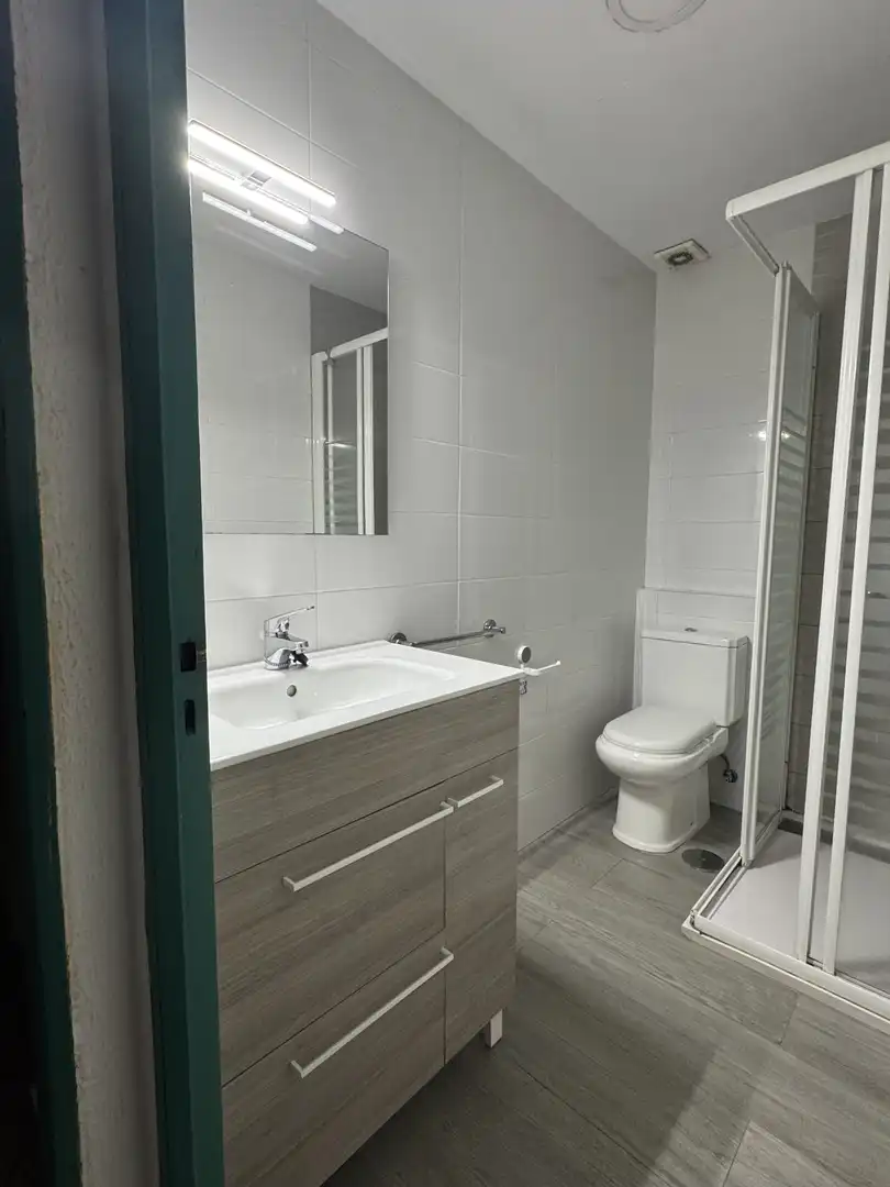 Baño de Piso para compartir en Sevilla con Aire acondicionado, Terraza y Amueblado