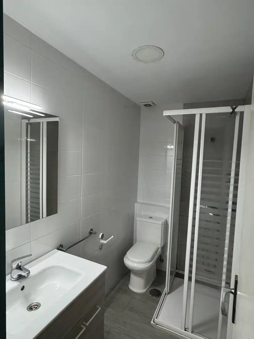 Baño de Piso para compartir en Sevilla con Aire acondicionado, Terraza y Amueblado