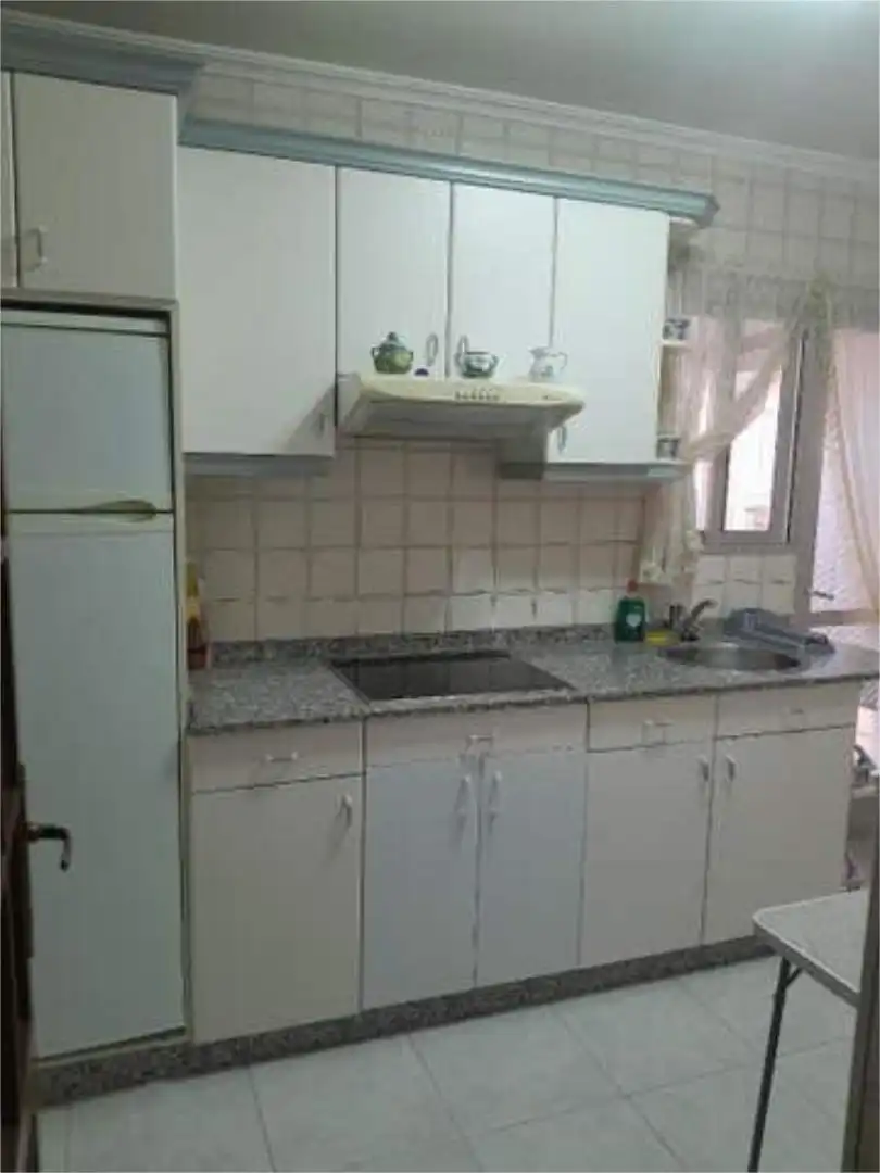 Piso de alquiler en Centro Cocina de Piso de alquiler en Ponferrada con Calefacción, Jardín privado y Terraza