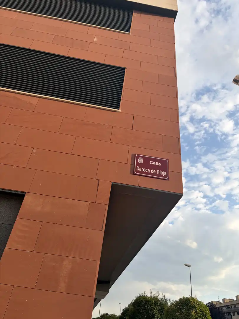 Vista exterior de Garatge en venda en  Logroño