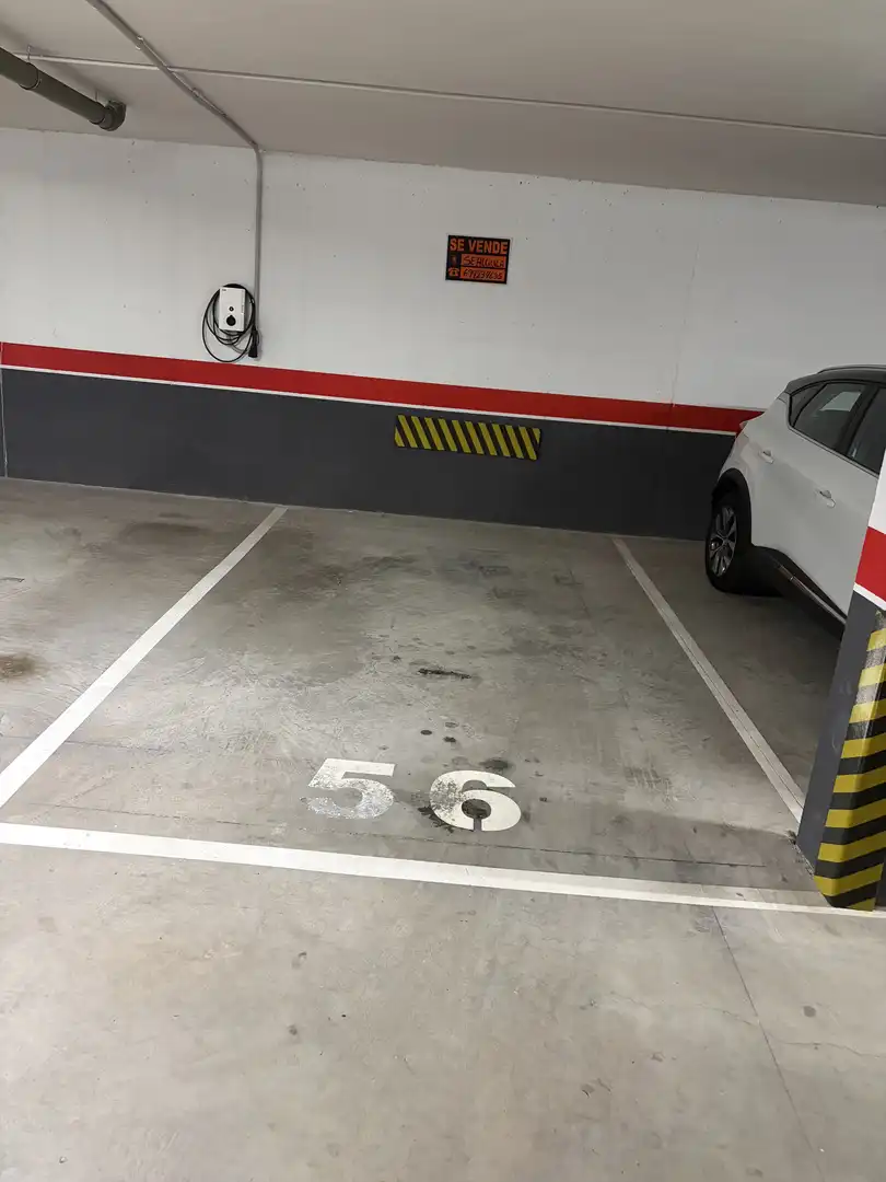 Aparcament de Garatge en venda en  Logroño