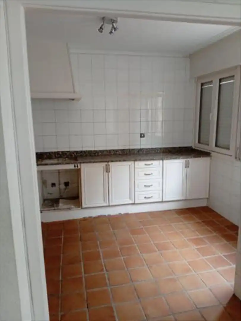 Casa adosada en venta en Peñacastillo - Nueva Montaña Cocina de Casa adosada en venta en Santander con Calefacción, Jardín privado y Terraza