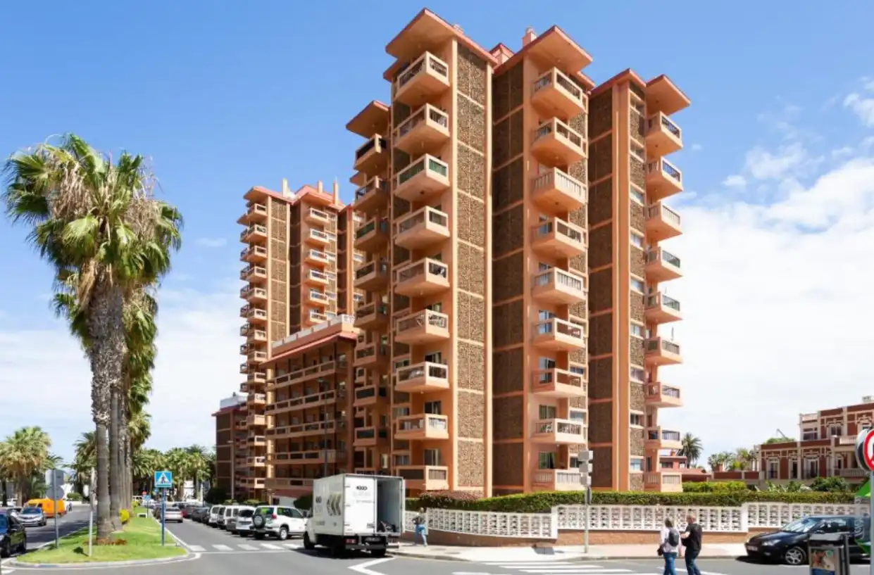 Estudi en venda a Avenida Melchor Luz, 4, Playa Jardín Vista exterior de Estudi en venda en Puerto de la Cruz amb Jardí privat, Terrassa i Piscina
