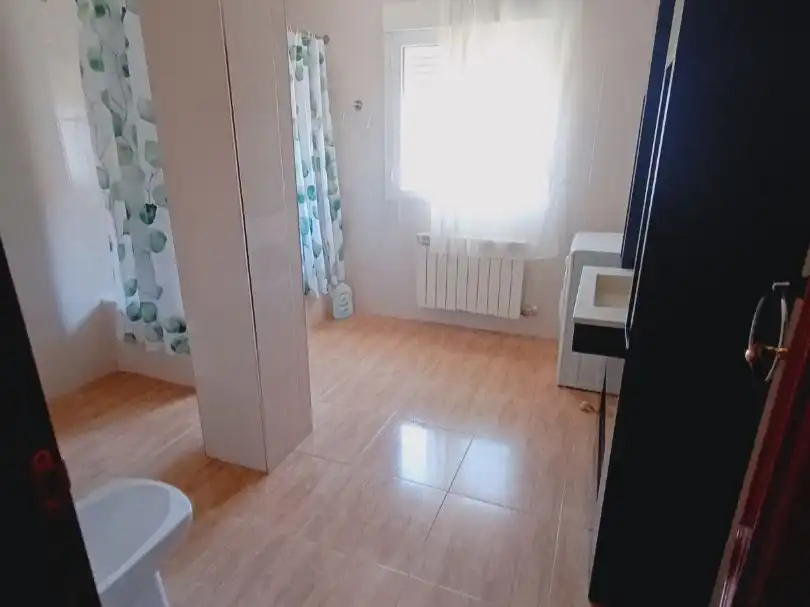 Wohnung zur Miete in Avenida San Andrés, 26, Cimanes del Tejar Badezimmer von Wohnung zur Miete in Cimanes del Tejar mit Heizung, Abstellraum und Möbliert