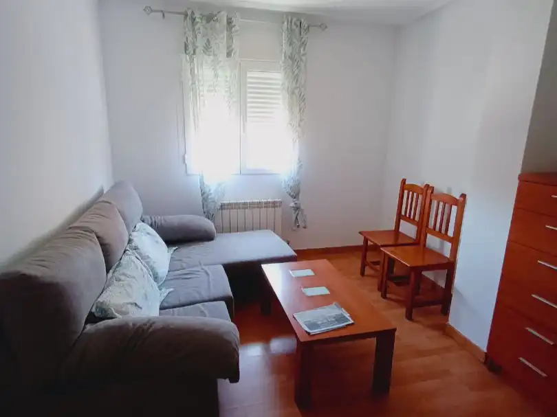 Wohnung zur Miete in Avenida San Andrés, 26, Cimanes del Tejar Wohnzimmer von Wohnung zur Miete in Cimanes del Tejar mit Heizung, Abstellraum und Möbliert