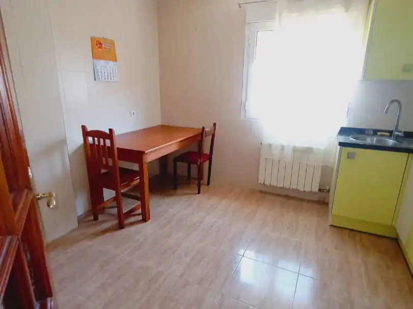 Wohnung zur Miete in Avenida San Andrés, 26, Cimanes del Tejar Schlafzimmer von Wohnung zur Miete in Cimanes del Tejar mit Heizung, Abstellraum und Möbliert