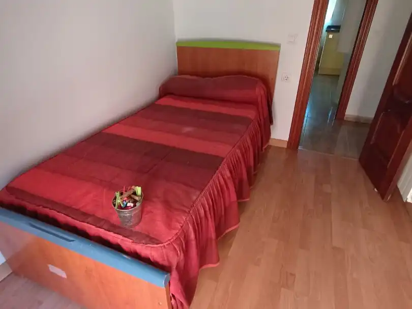 Wohnung zur Miete in Avenida San Andrés, 26, Cimanes del Tejar Schlafzimmer von Wohnung zur Miete in Cimanes del Tejar mit Heizung, Abstellraum und Möbliert