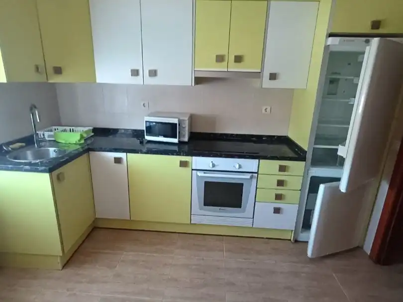 Wohnung zur Miete in Avenida San Andrés, 26, Cimanes del Tejar Küche von Wohnung zur Miete in Cimanes del Tejar mit Heizung, Abstellraum und Möbliert
