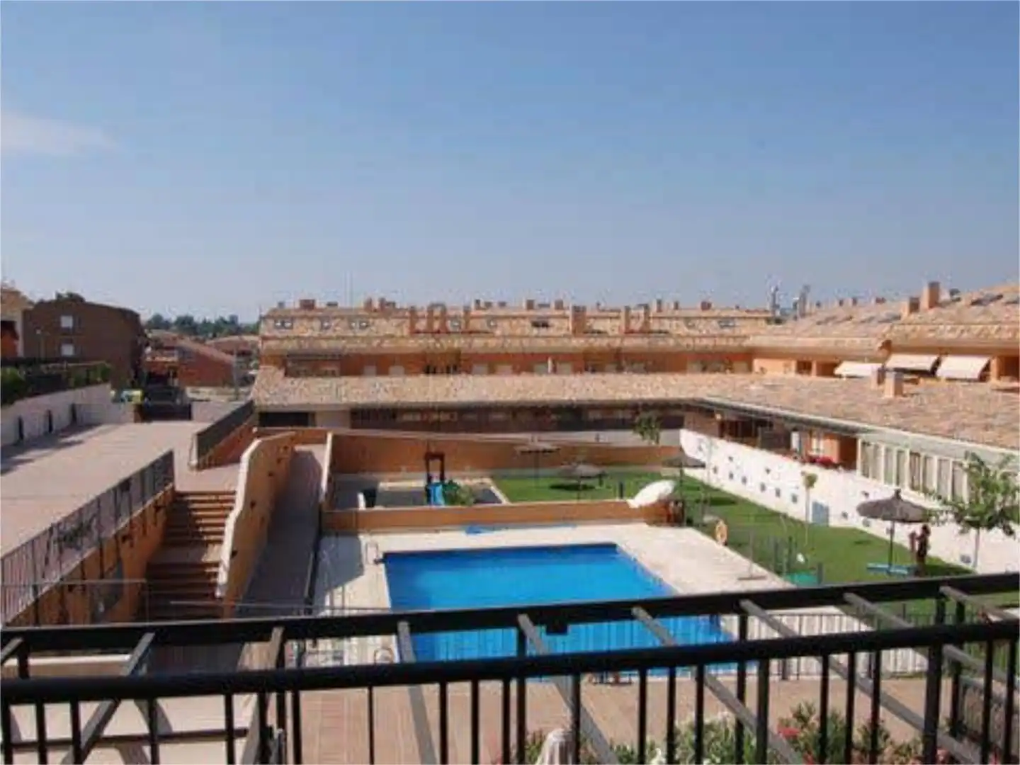 Wohnung zum Verkauf in Villalba Pueblo Schwimmbecken von Wohnung zum Verkauf in Collado Villalba mit Heizung, Privatgarten und Abstellraum