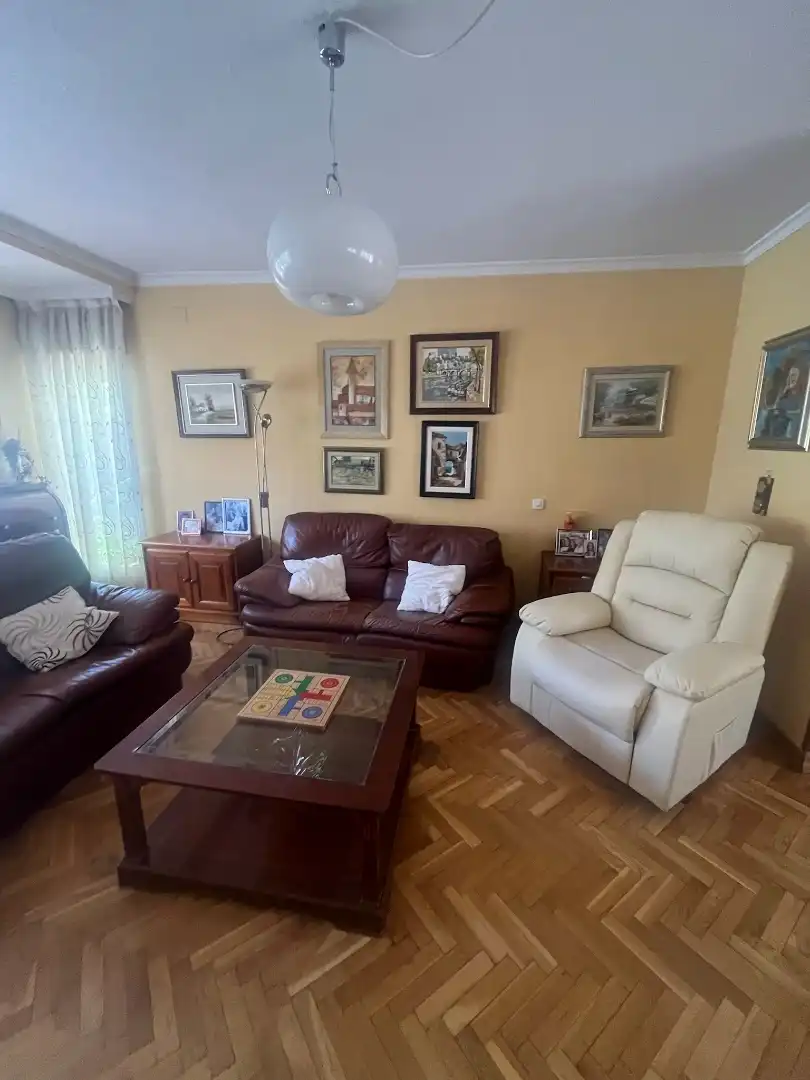Casa adosada en venda a Calle Manuel de Falla, 19, Sector 3 Sala d'estar de Casa adosada en venda en Getafe amb Aire condicionat, Calefacció i Parquet