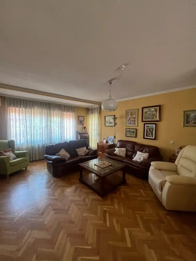 Casa adosada en venda a Calle Manuel de Falla, 19, Sector 3 Sala d'estar de Casa adosada en venda en Getafe amb Aire condicionat, Calefacció i Parquet