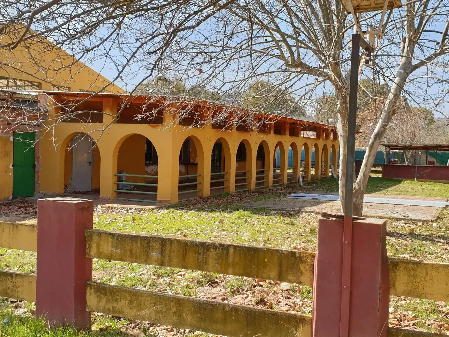 Finca rústica en venda a Urbanización las Encinas, 12a, San Roque - La Cruz - La Rozuela Vista exterior de Finca rústica en venda en Linares amb Aire condicionat, Terrassa i Piscina