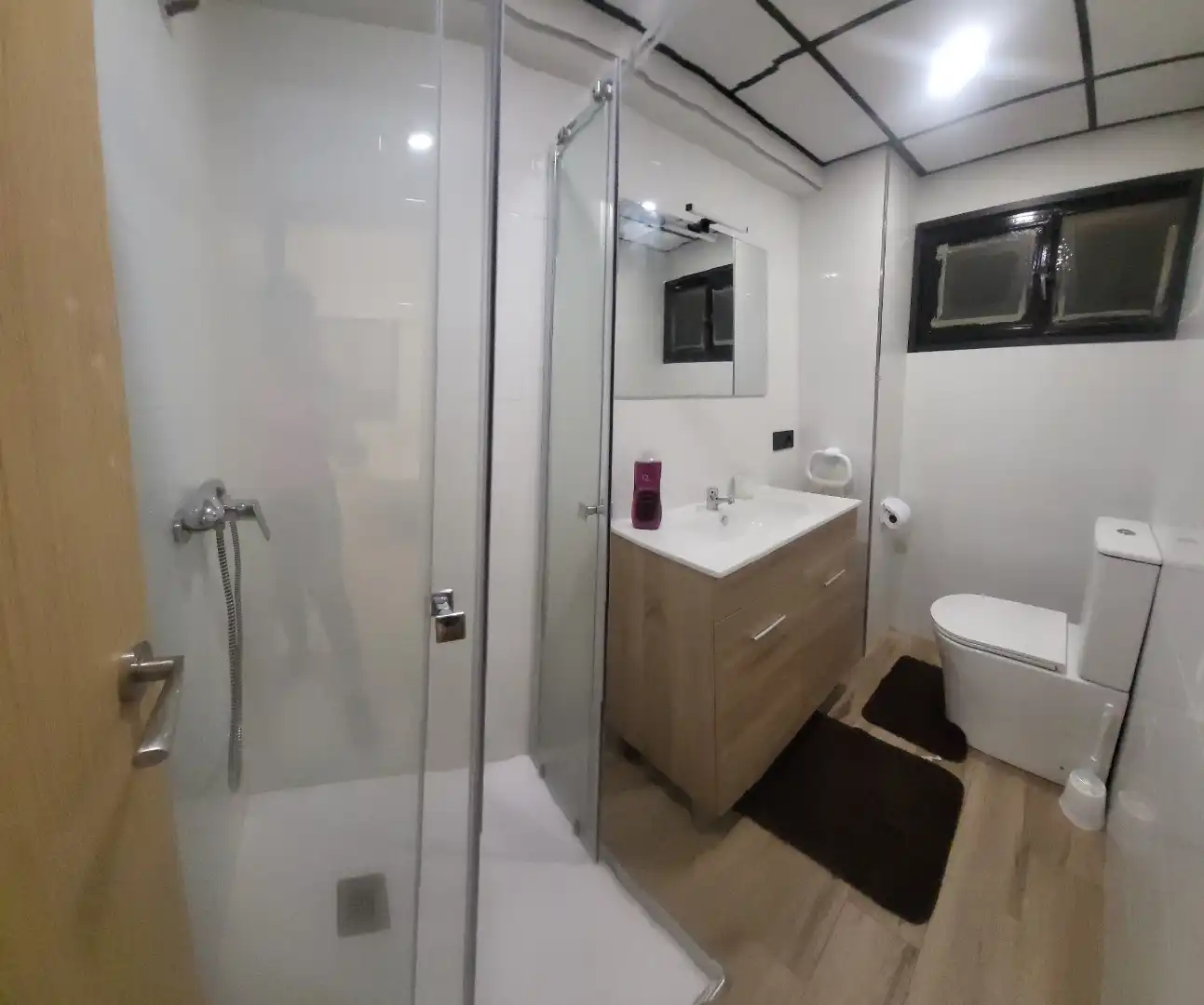 Baño de Piso para compartir en L'Alcora con Amueblado, Horno y Lavadora